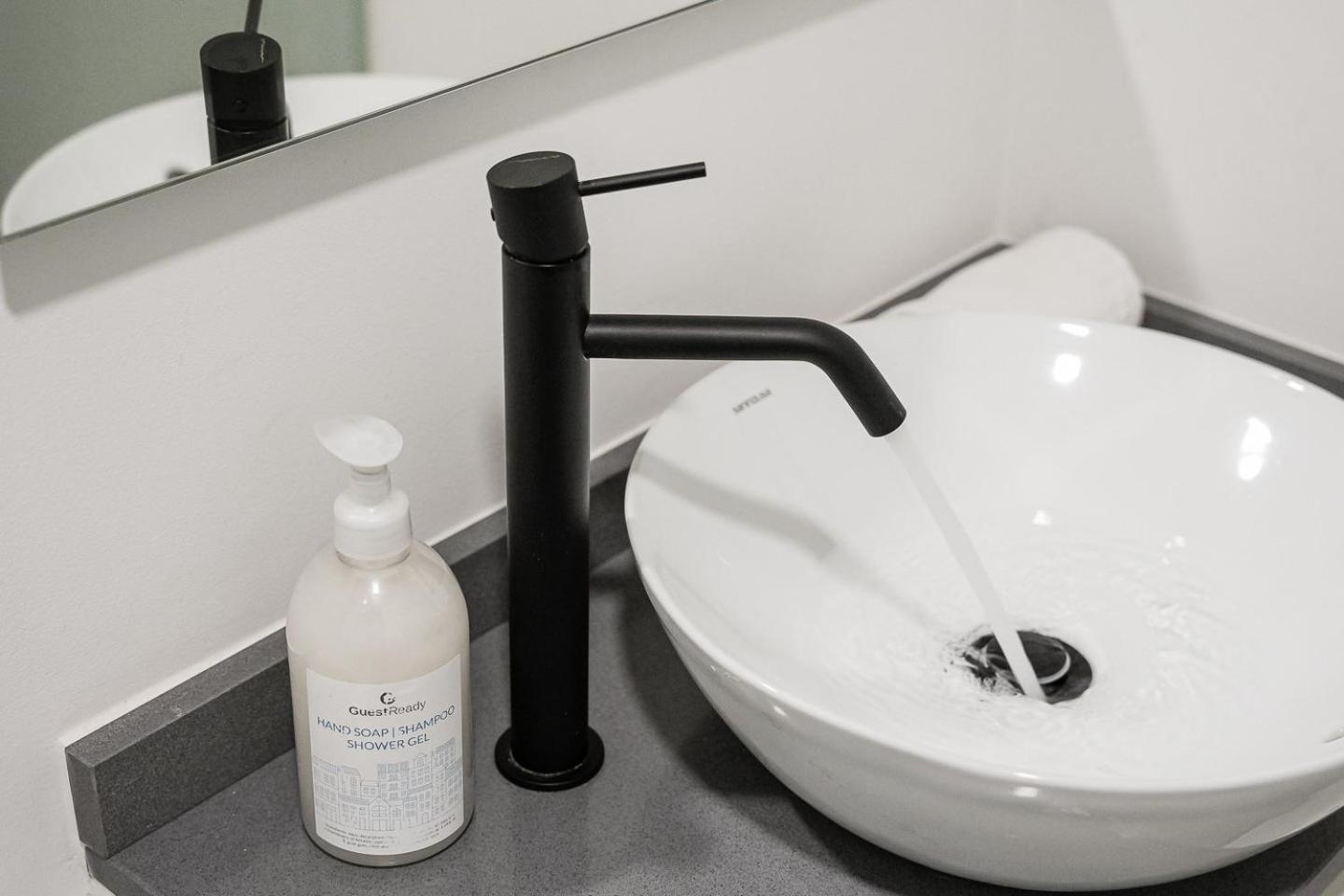 Guestready - A Modern Stay In Downtown 포르투 외부 사진